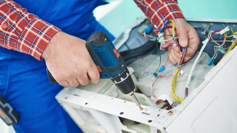 Hendek Hotpoint Hotpoint çamaşır makinesi kart tamiri – Su almama arızası orijinal parça ile giderildi. - Teknik servis örneği